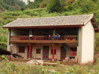 夏日炎炎，農村兩層磚瓦房二樓怎么降溫？這些土方法幫你打破“烤”驗
